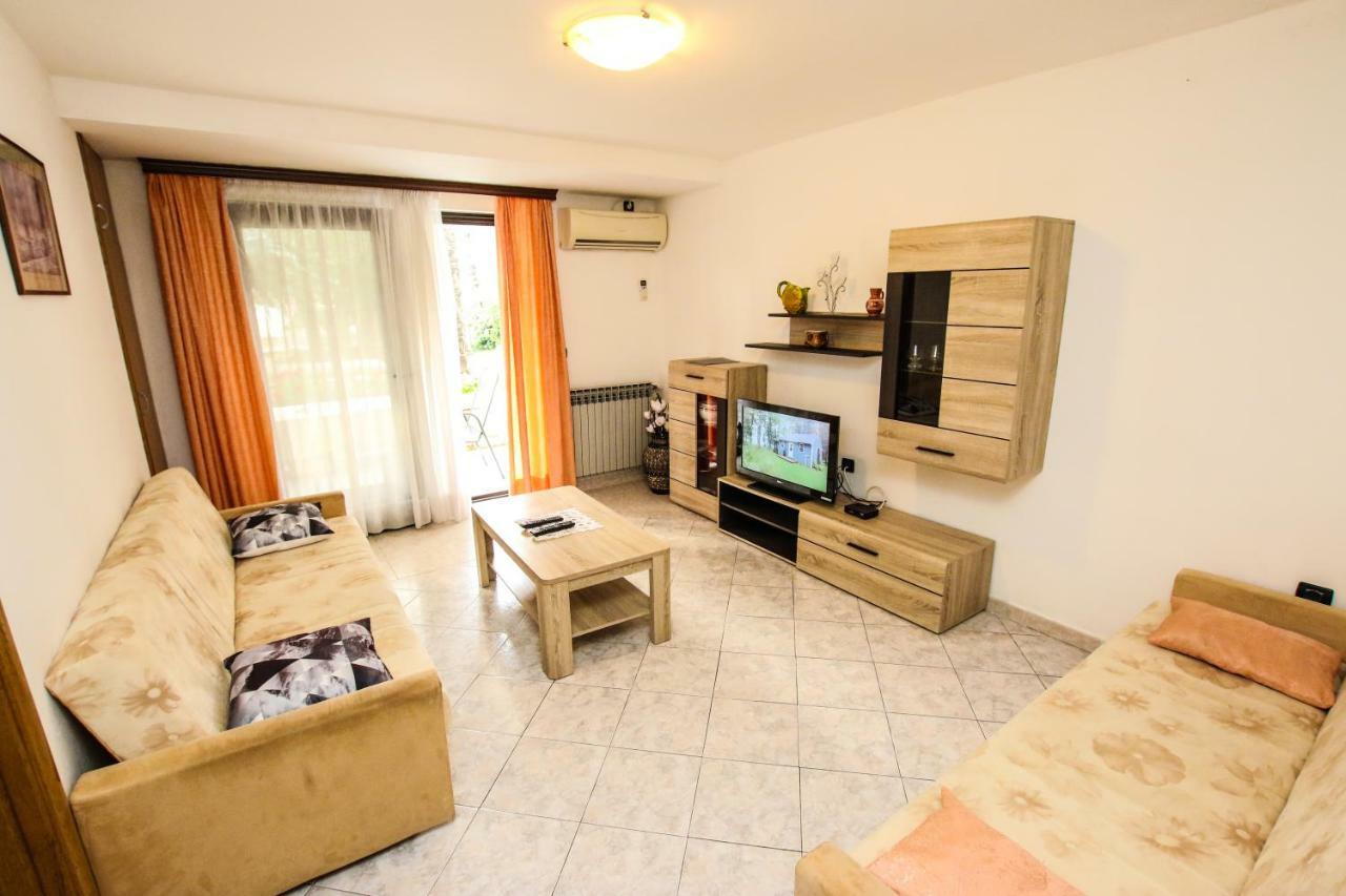 Carolina 4 Seasons Apartment Porec Bagian luar foto